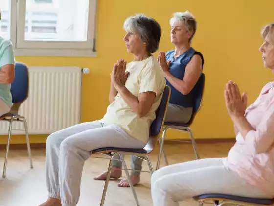 Ngồi Surya: Ghế Yoga Chào mặt trời (loạt 3 phần)