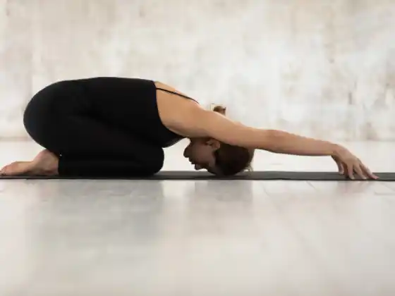 Rutina de Yoga Restaurativo: 20 Minutos